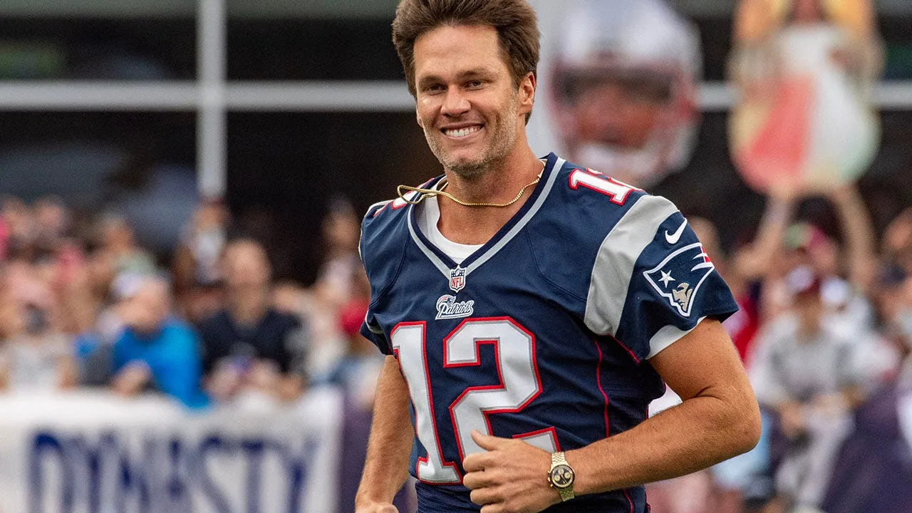 Huyền thoại NFL Tom Brady vượt qua khoảng cách 40 yard từ NFL Combine của anh