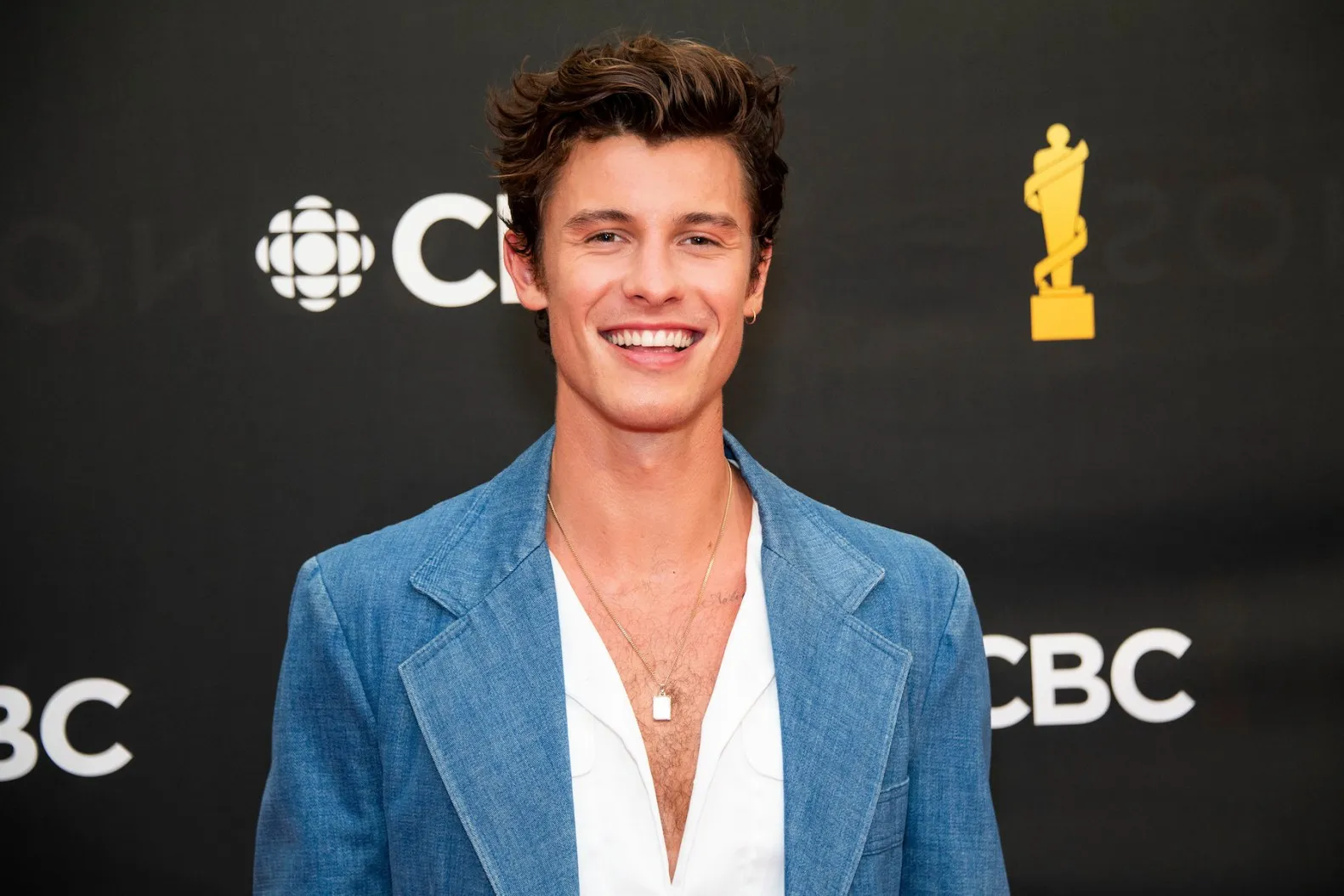 Shawn Mendes Recreates 'Illuminate' Album Cover