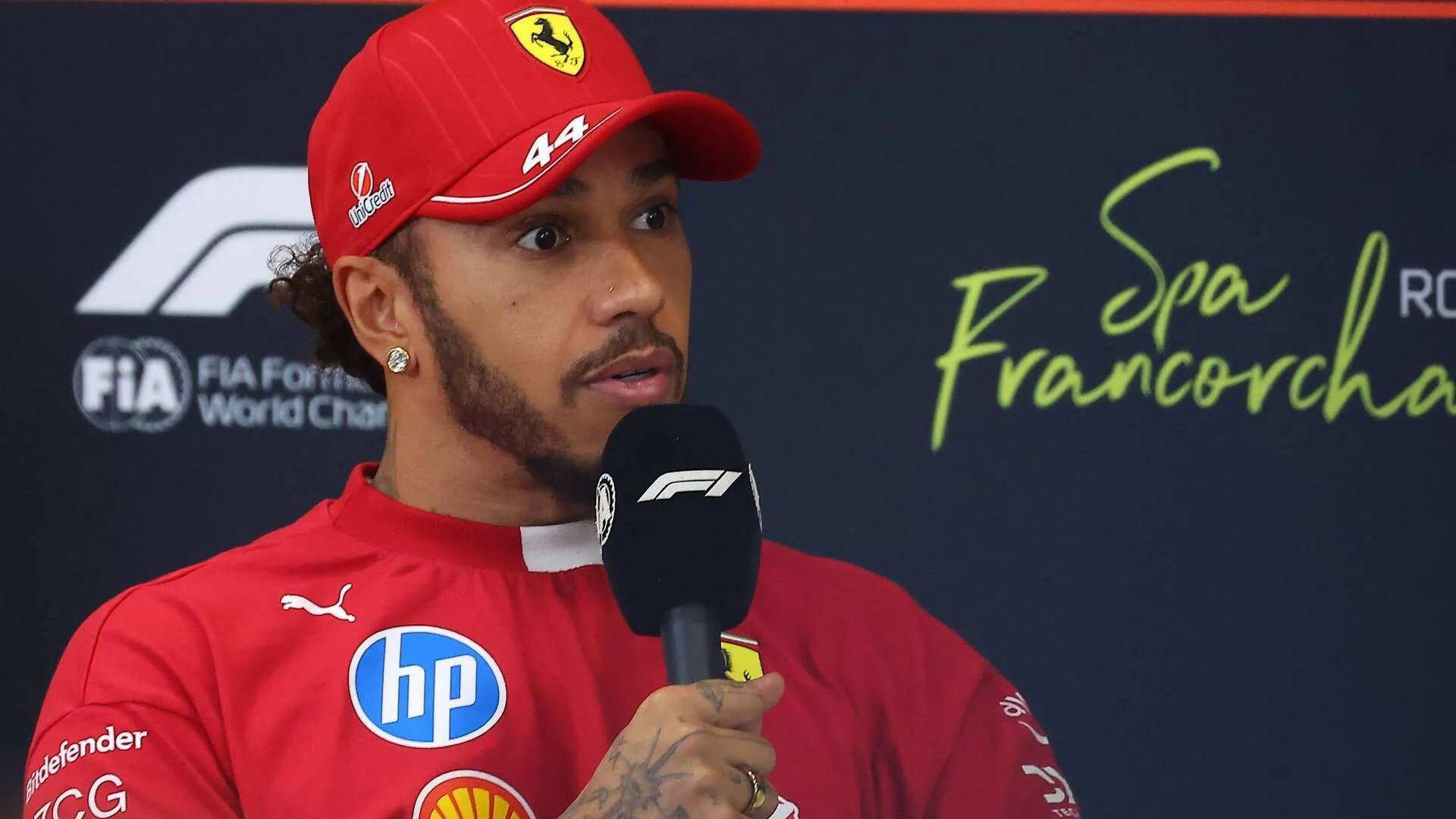 Lewis Hamilton stuurde reeks documenten naar Ferrari-top: 'Het is een cruciaal moment' | De Telegraaf