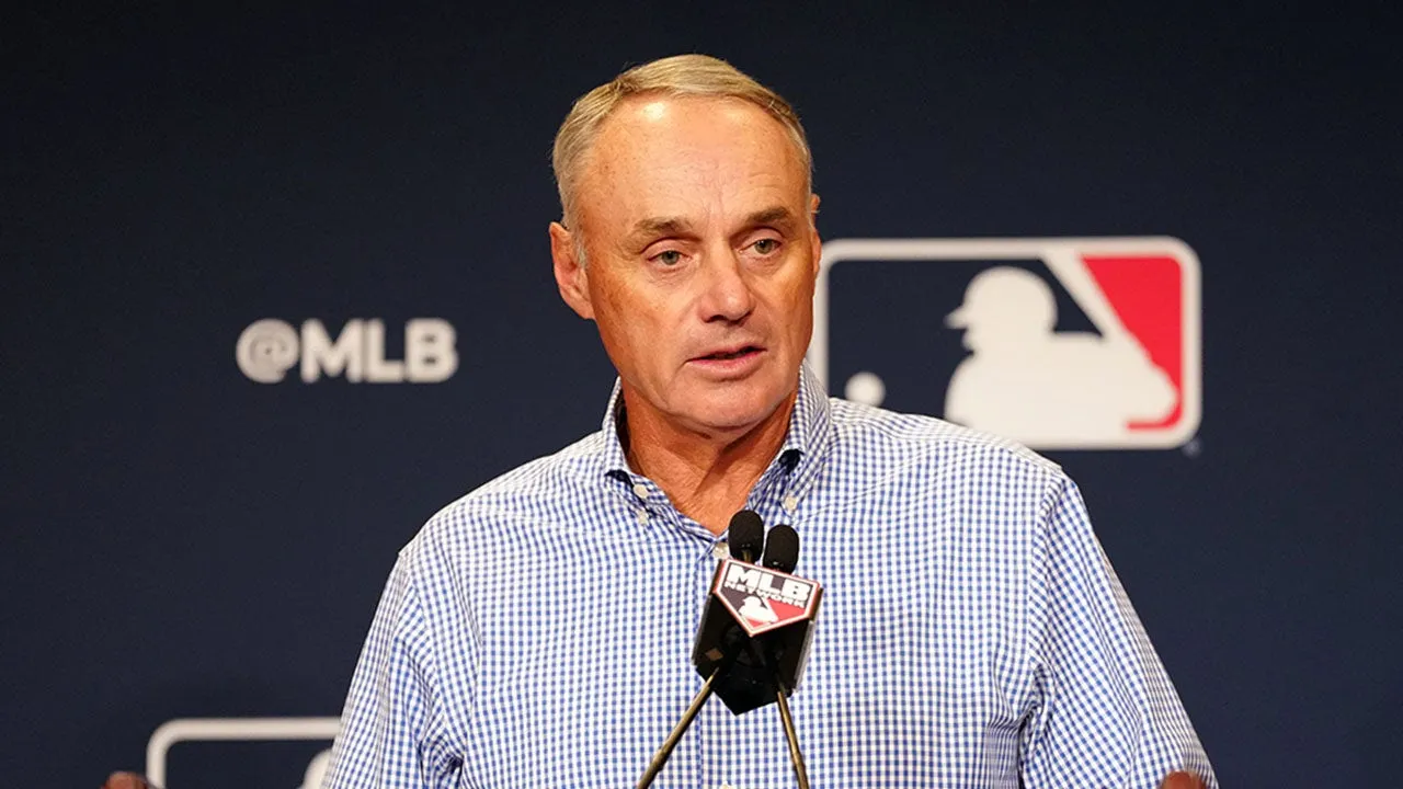 Ủy viên MLB Rob Manfred thông báo nhiệm kỳ của ông sẽ kết thúc sau khi