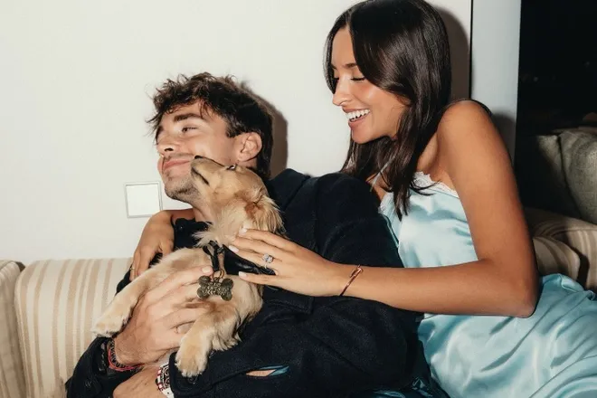 Tay đua F1 của Ferrari cầu hôn bạn gái người mẫu 23 tuổi - Lifestyle