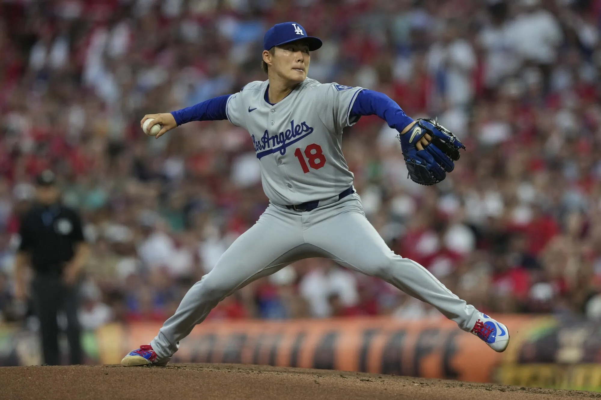 Yoshinobu Yamamoto delivers master class in Dodgers' win over Reds - Los Angeles Times