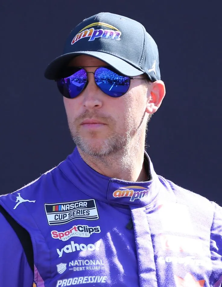 Phần này chứa: No worries from JGR after Denny Hamlin's stuck throttle