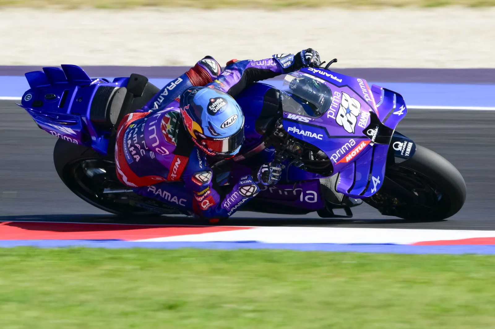 Miguel Oliveira “looking into different options” for 2026: “Racing is my priority” | Crash.net