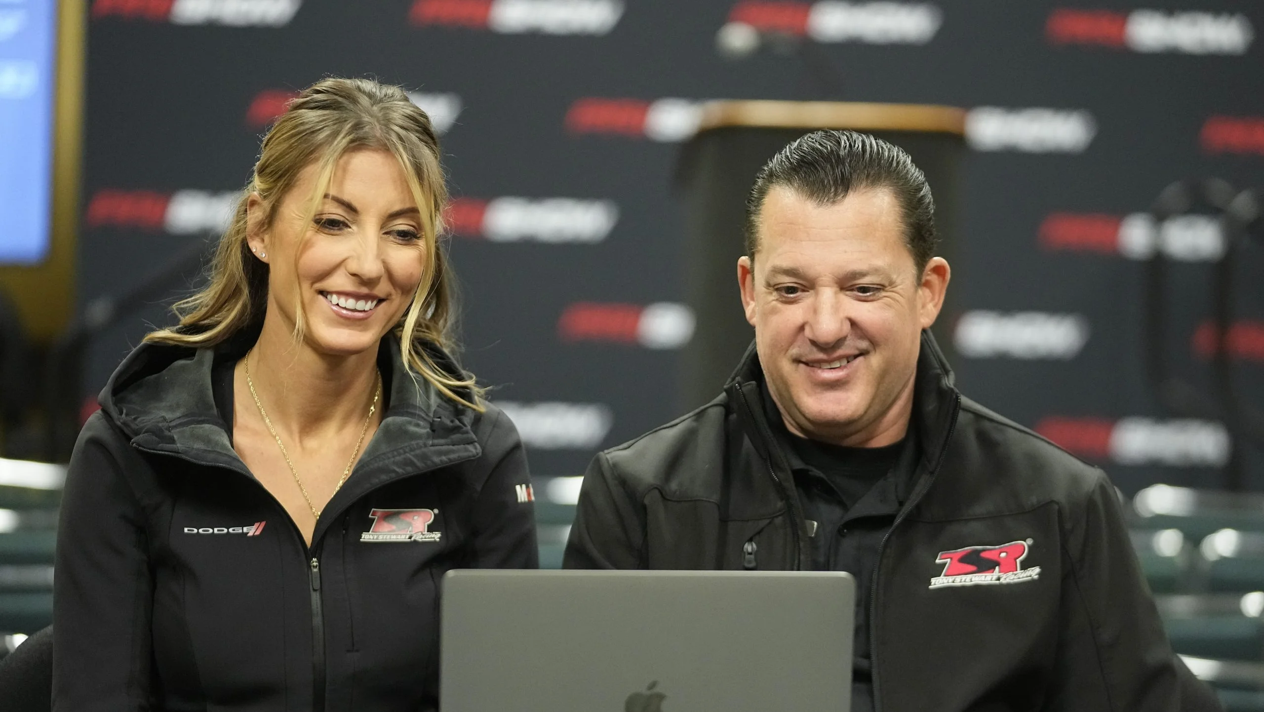Tony Stewart to race against his wife in NHRA