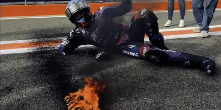 VIDEO- Miguel Oliveira despede-se do MotoGP ateando fogo nas boxes da Pramac