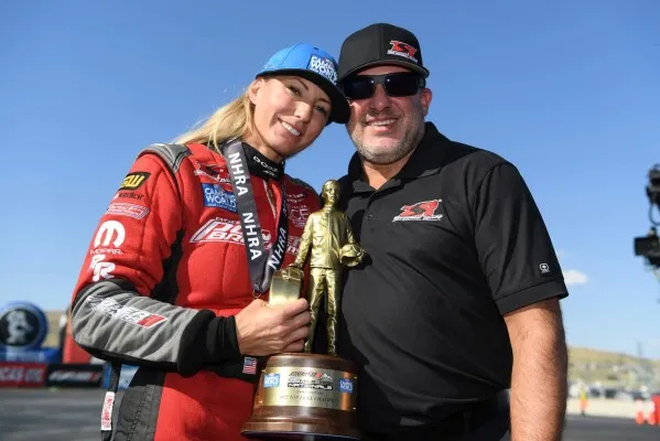 Leah Pruett to start family with Tony Stewart, who will drive her NHRA Top Fuel dragster in 2024 | AP News