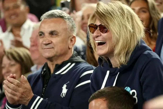 Xe gia đ&igrave;nh của Novak Djokovic bị mafia tấn c&ocirc;ng - Bongdaplus.vn