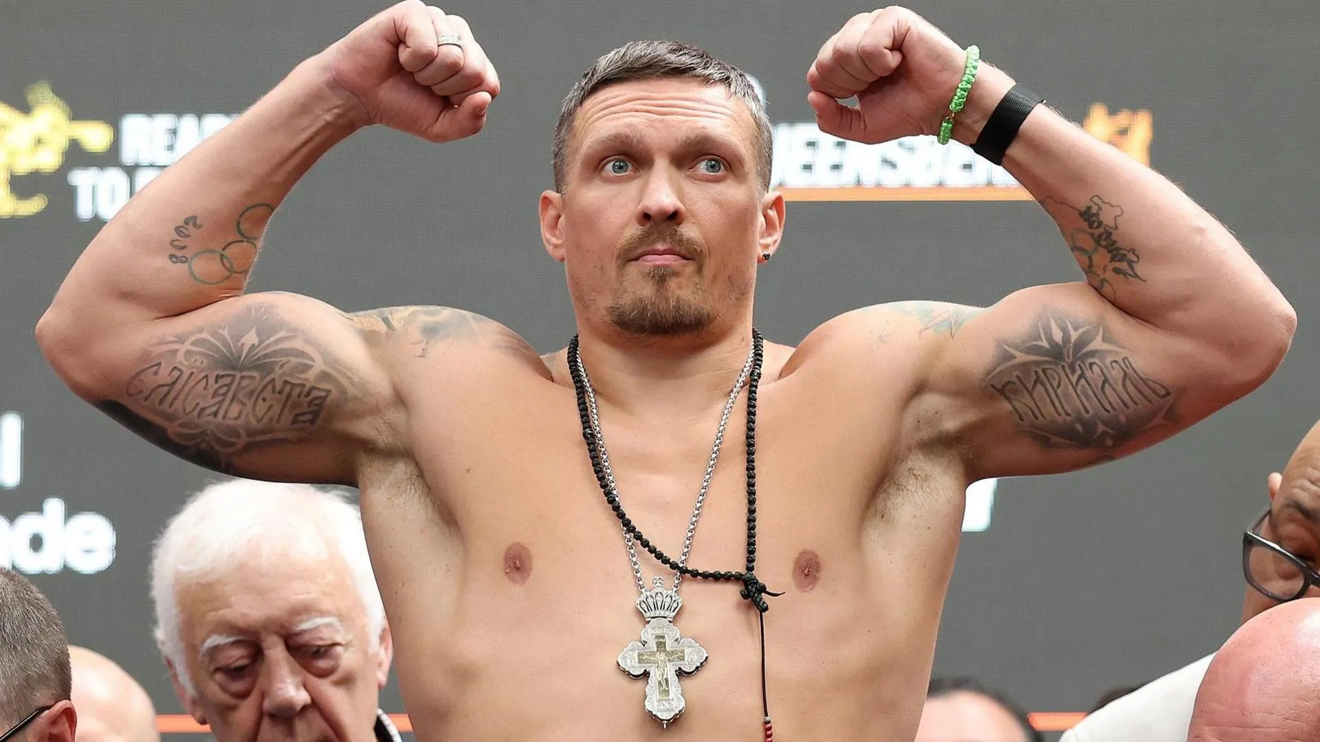 Usyk vs Verhoeven: Oleksandr Usyk to defend WBC title against kickboxer  Rico Verhoeven in Egypt - BBC Sport