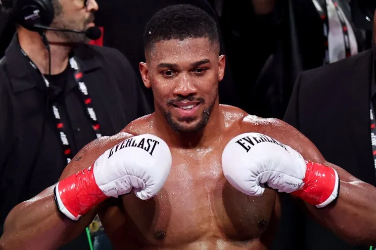 Anthony Joshua, boxer who defeated Jake Paul, injured in car crash that  killed 2 in Nigeria