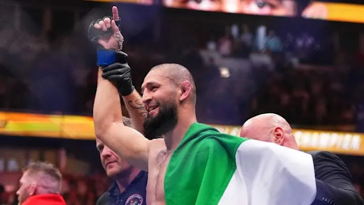 Khamzat Chimaev manhandles Dricus du Plessis to claim middleweight belt at UFC 319